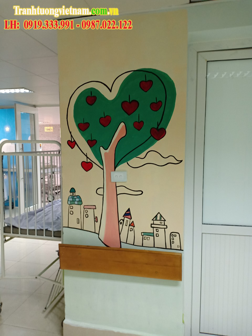 vẽ tranh tường bệnh viện xinh xắn